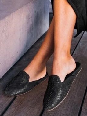 Tommy Bahama Women's OluKai Mi'i Mules in Size 8.5